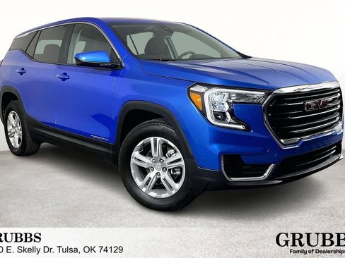 Used 2024 GMC Terrain SLE image 1