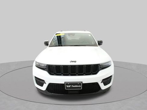 Used 2024 Jeep Grand Cherokee Altitude AWD/4WD image 2