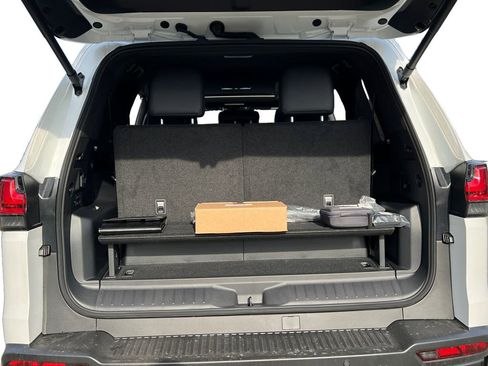 New 2026 Lexus LX 700h Luxury image 10