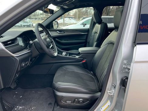 New 2026 Jeep Grand Cherokee Altitude AWD/4WD image 4