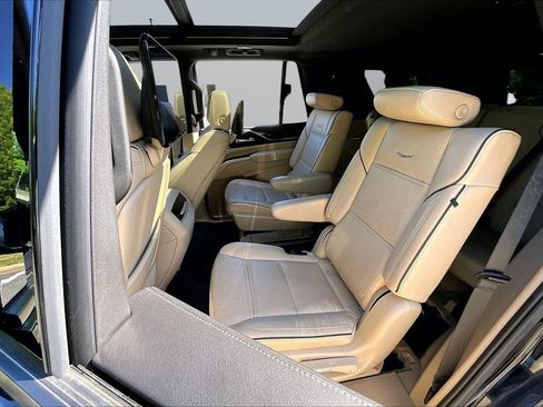 Used 2021 Cadillac Escalade Premium Luxury w/ LPO, Illumination Package AWD/4WD image 23