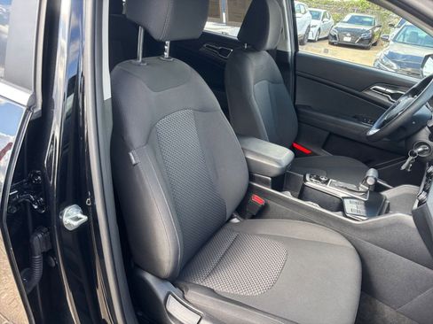 Used 2025 Kia Sportage LX image 35