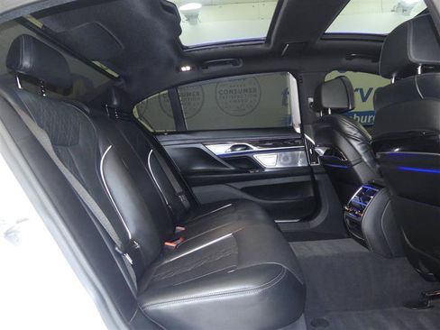 Used 2022 BMW 750i xDrive w/ Executive Package AWD/4WD image 30