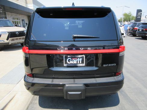 Used 2024 Lexus GX 550 w/ Accessory Package (2T) AWD/4WD image 7