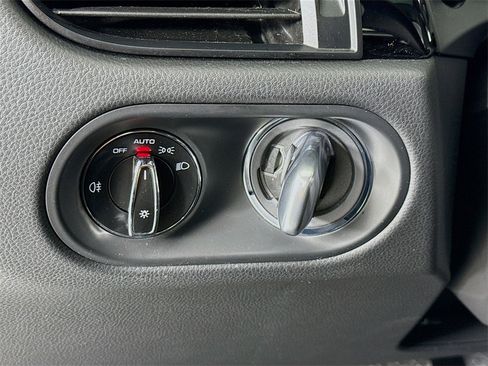 Used 2025 Porsche Macan image 15