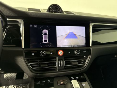 Certified 2025 Porsche Macan image 30