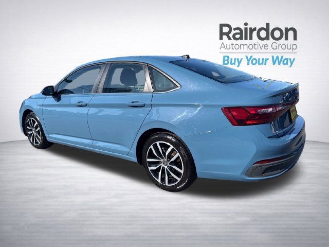 Used 2025 Volkswagen Jetta SE FWD image 5