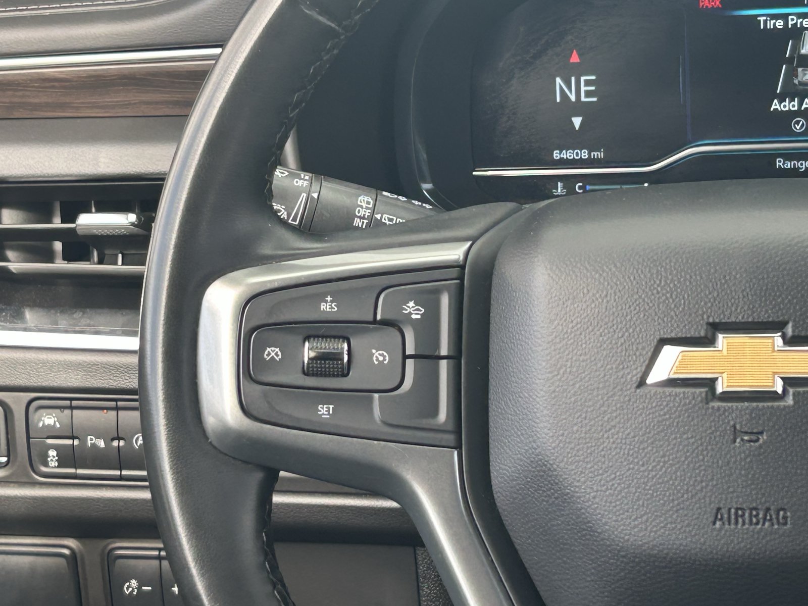 Used 2024 Chevrolet Suburban LT RWD image 25
