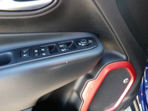 Used 2019 Jeep Renegade Trailhawk image 19