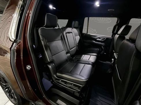 Used 2023 GMC Yukon XL SLT w/ SLT Luxury Package AWD/4WD image 16