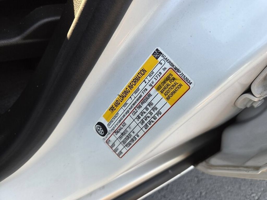 Used 2023 Buick Enclave Essence w/ Experience Buick Package FWD image 17