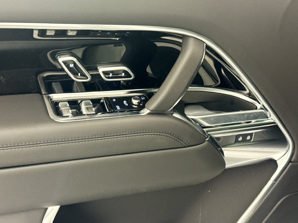New 2026 Land Rover Range Rover SE AWD/4WD image 17