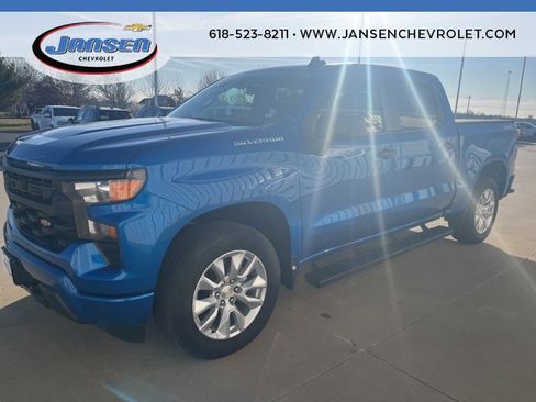 Used 2024 Chevrolet Silverado 1500 Custom image 3