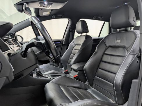 Used 2019 Volkswagen Golf 4-Door image 16