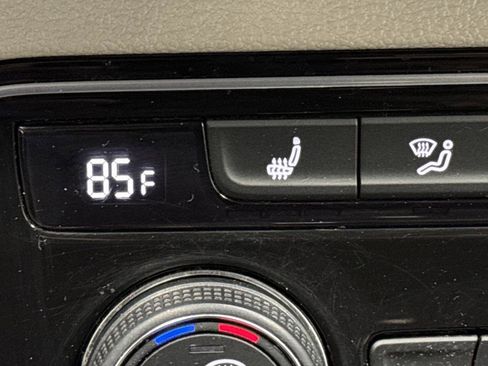 Used 2022 Volkswagen Atlas SE w/ Black Wheel Package image 7