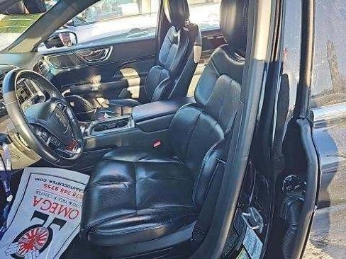 Used 2018 Lincoln Continental Select image 4