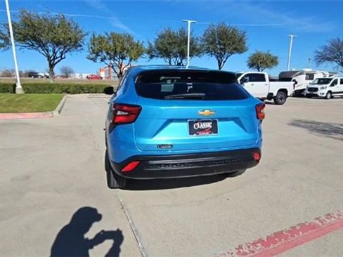 Used 2025 Chevrolet Trax LS w/ Driver Confidence Package image 7