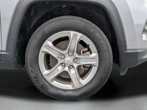Used 2024 Jeep Compass Latitude AWD/4WD image 30