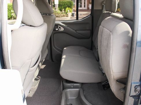 Used 2020 Nissan Frontier SV image 28