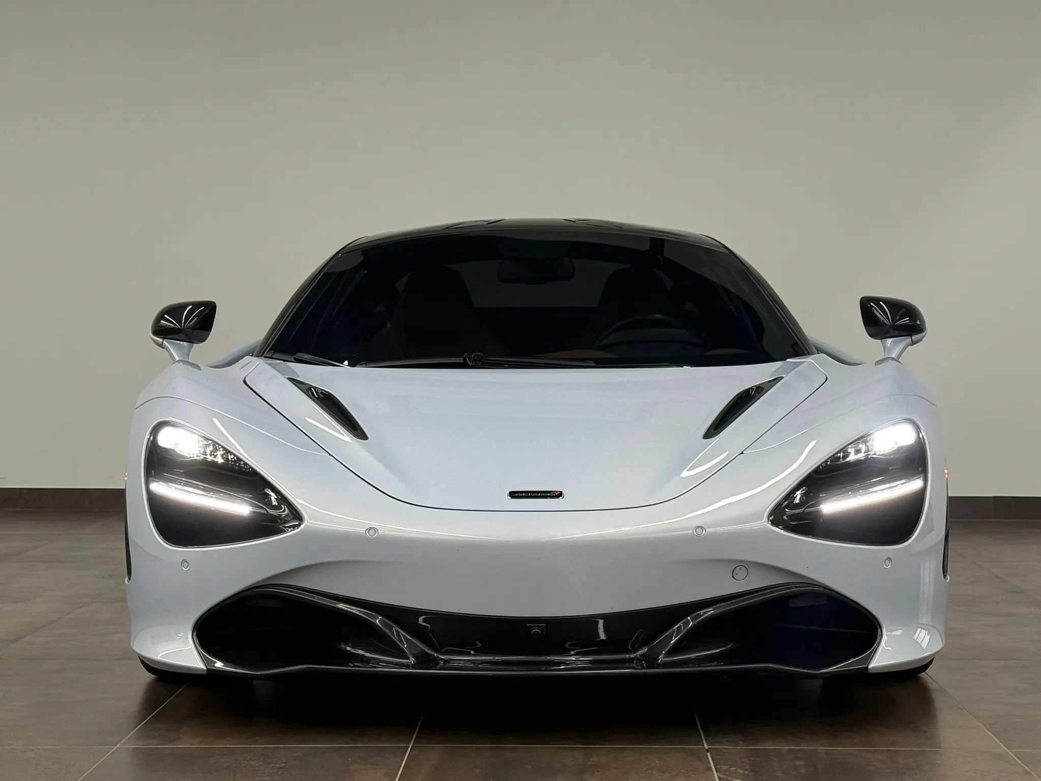 Used 2018 McLaren 720S RWD image 19
