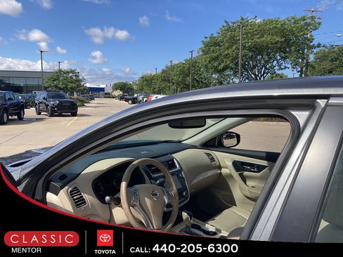 Used 2016 Nissan Altima 2.5 SL w/ 2.5 Technology w/LED Package FWD image 3