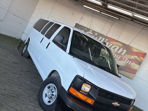 Used 2017 Chevrolet Express 3500 LS image 10