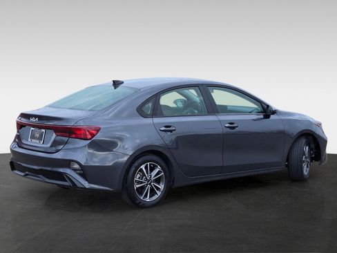 Used 2024 Kia Forte LXS image 4