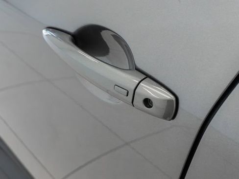 Used 2025 Nissan Rogue SV FWD image 26