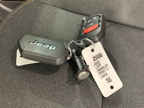 Used 2025 Jeep Wrangler Unlimited Sport AWD/4WD image 43