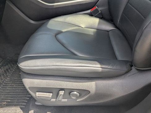Used 2021 Toyota Highlander XLE FWD image 22