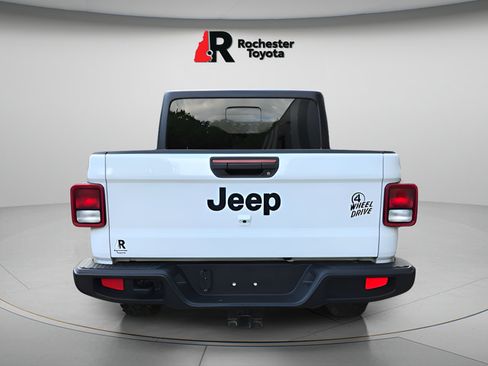 Used 2022 Jeep Gladiator Sport AWD/4WD image 6