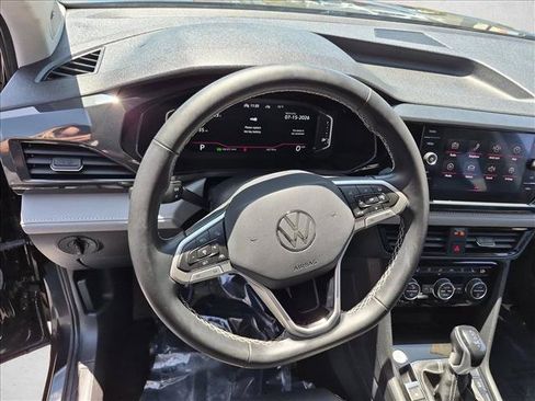 Certified 2022 Volkswagen Taos SEL AWD/4WD image 11
