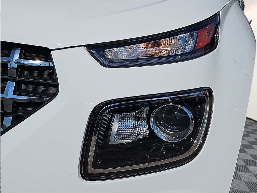 Used 2023 Hyundai Venue SEL FWD image 8