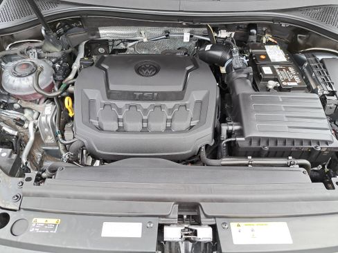 Certified 2023 Volkswagen Tiguan SE w/ Panoramic Sunroof Package image 29