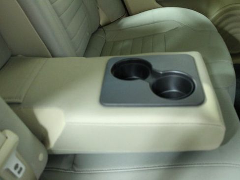 Used 2017 Ford Taurus SE image 10