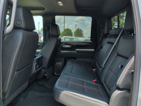 Used 2024 Chevrolet Silverado 2500 High Country w/ High Country Premium Package AWD/4WD image 17