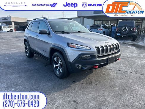 Used 2018 Jeep Cherokee Trailhawk w/ Quick Order Package 27L image 1