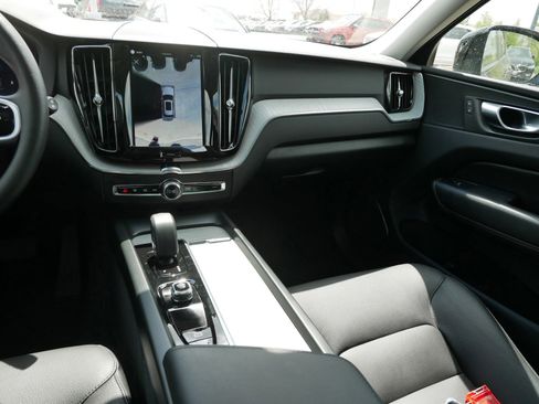 Certified 2025 Volvo XC60 B5 Plus AWD/4WD image 14