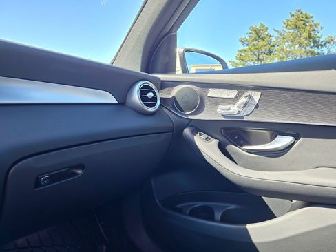 Used 2022 Mercedes-Benz GLC 300 4MATIC image 26
