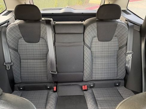 Used 2022 Volvo XC60 B5 Momentum image 26