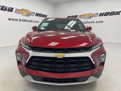 Used 2024 Chevrolet Blazer LT w/ Convenience Package FWD image 2