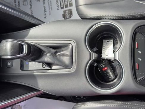Used 2023 Toyota Venza Nightshade AWD/4WD image 15