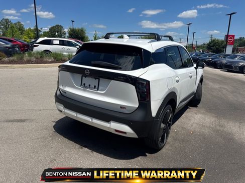 Used 2025 Nissan Kicks SR FWD image 8