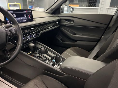Used 2025 Honda Accord Sport image 25
