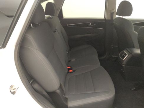 Used 2020 Kia Sorento LX FWD image 19