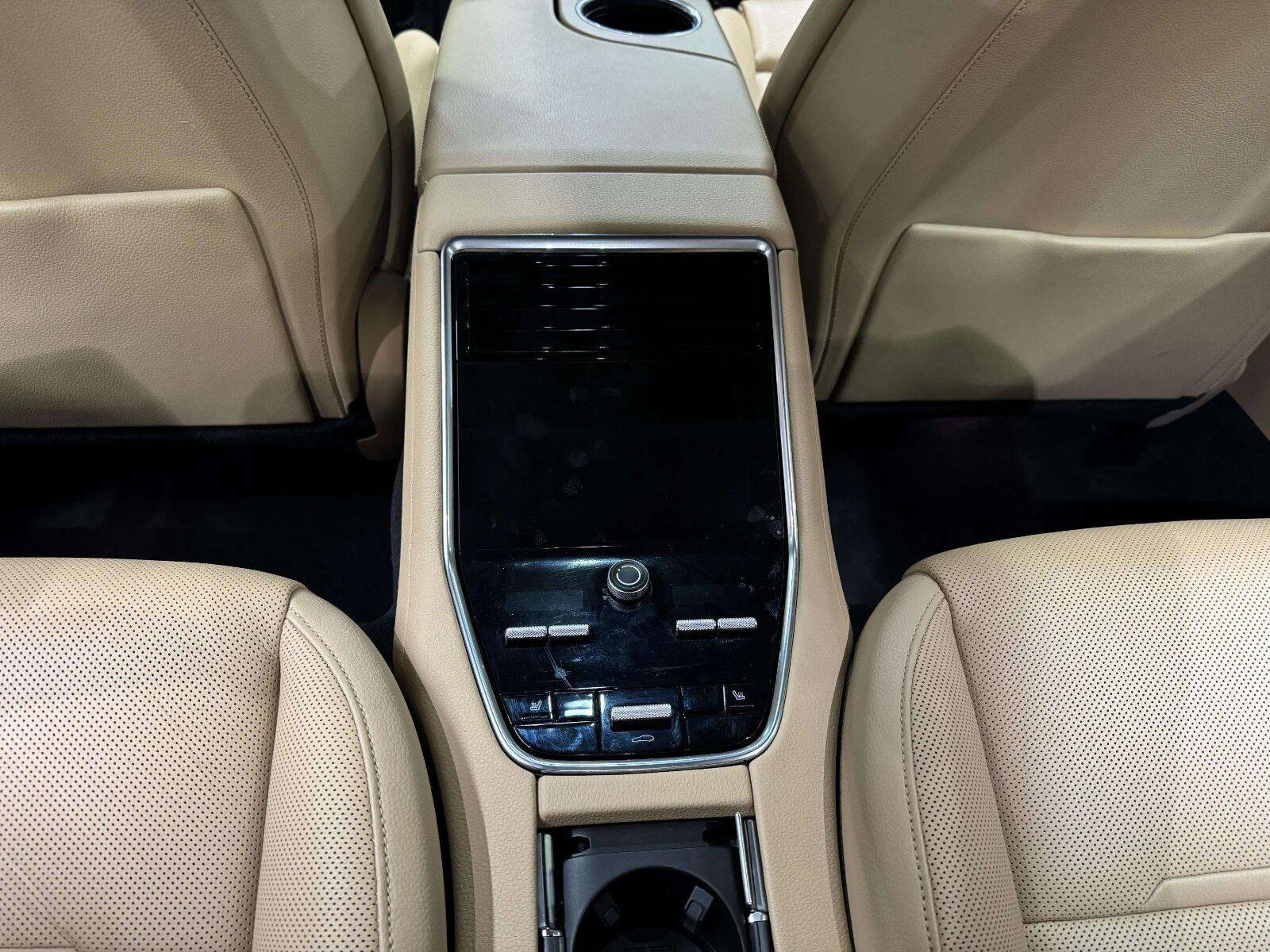 Used 2023 Porsche Panamera 4 Platinum Edition AWD/4WD image 28