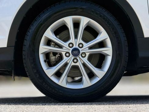Used 2018 Ford Escape SE w/ SE Sync 3 Package AWD/4WD image 29