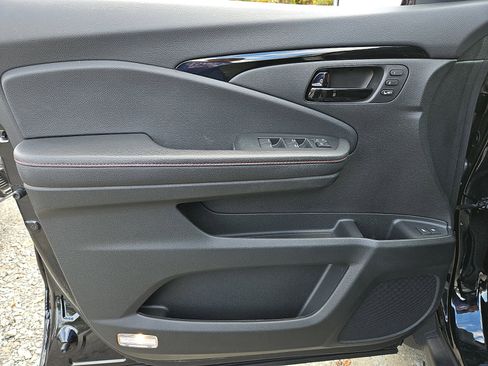 Certified 2024 Honda Passport Black Edition image 13