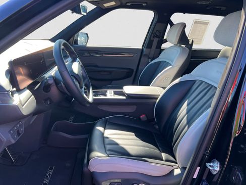 Certified 2024 Kia EV9 GT-Line AWD/4WD image 17