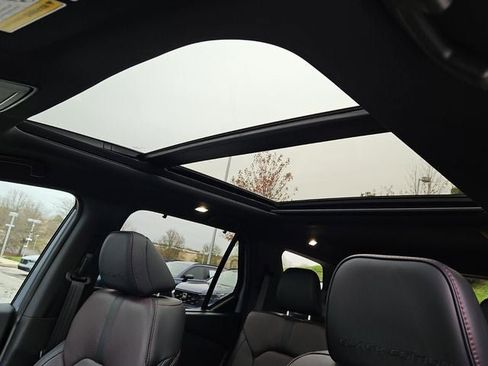 New 2025 Honda Pilot Black Edition image 10